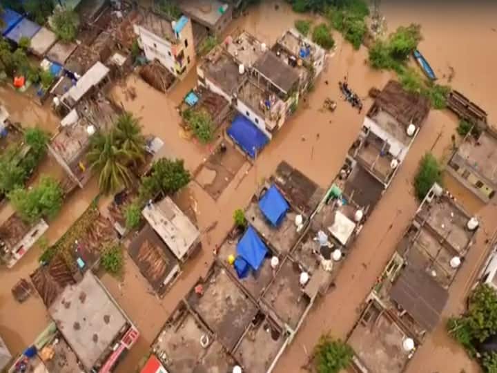Yanam godavari floods many areas effected with floods water people suffered dnn Yanam Floods : యానాంలో జలవిలయం, అర్ధరాత్రి ముంచెత్తిన వరద