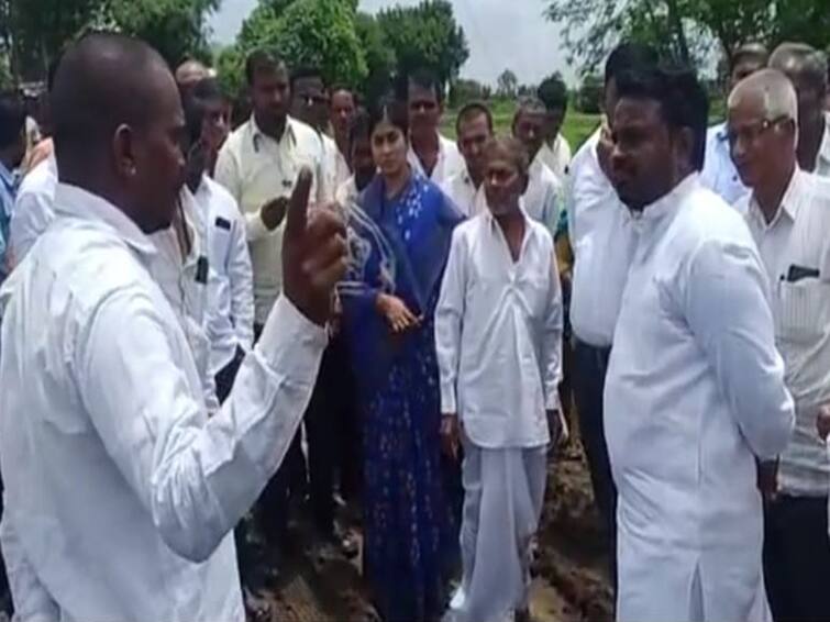 maharashtra News Nanded News Farmers expressed their anger against the MLA Nanded: अतिवृष्टीची पाहणी करण्यासाठी आलेल्या आमदाराला शेतकऱ्यांनी धारेवर धरले