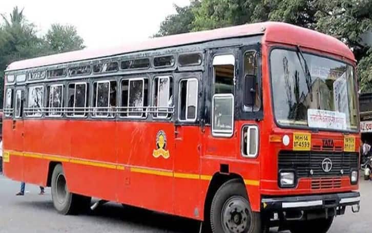 Maharshtra Ahmednagar Marathi News fraud in officials of the State Transport Corporation Unauthorized bus stops started ST News : राज्य परिवहन महामंडळाच्या अधिकाऱ्यांकडूनच महामंडळाची फसवणूक? अनधिकृत बस थांबे सुरू
