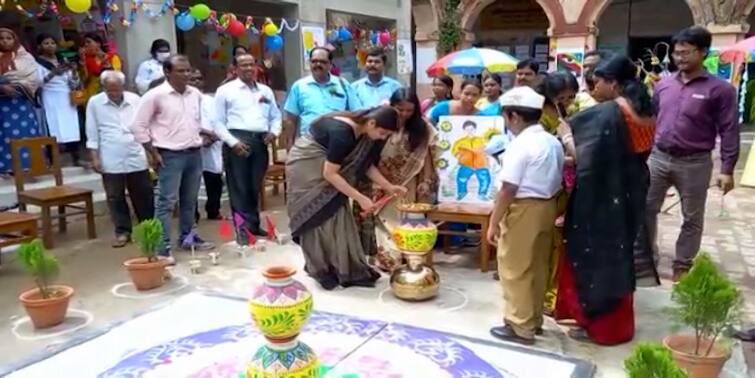 Singur News Singur Mahamaya Primary School celebrated Reading Festival 2022 Singur News: কাগজ দিয়ে নানা মডেলে মাথায় টুপি, সিঙ্গুরের স্কুলে আজ 'রিডিং ফেস্টিভ‍্যাল ২০২২'