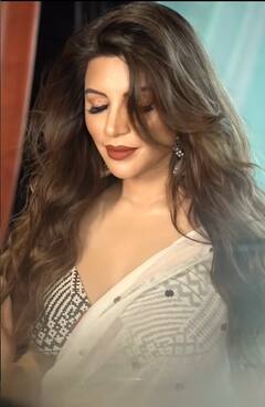 Shama Sikander Saree Pics: व्हाइट साड़ी में किसी अप्सरा से कम नहीं लग रहीं शमा सिकंदर, ये खूबसूरत तस्वीरें बना देंगी आपको दीवाना !