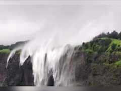 PHOTO : सह्याद्रीच्या कुशीतून उलटा वाहतोय धबधबा! विश्वास बसत नाहीय ना? मग पाहा फोटो