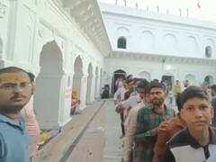 Auraiya News: औरेया के देवकली मंदिर में दर्शन के लिए लगी हैं लंबी कतारें, भीड़ को कंट्रोल करने के लिए पुख्ता हैं इंतजाम