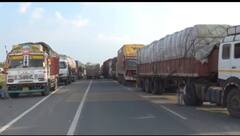 Churu News: चूरू में 53 घंटों से NH-52 पर किसानों का कब्जा, बीमा क्लेम सहित 20 सूत्री मांग को लेकर प्रदर्शन