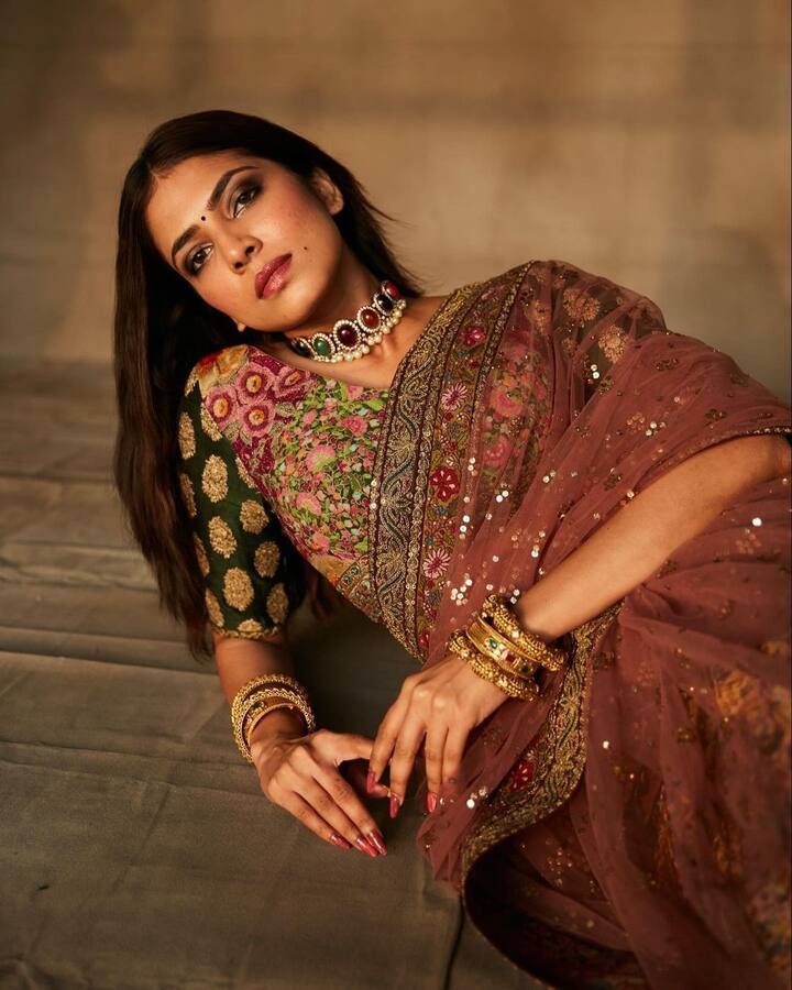 அவள் நடைமுறையை ரசிக்கும் ரசிகனும் ஆனேன்..!