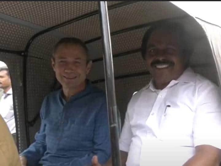Australian Minister traveling with Tamil Nadu minister in electric auto தமிழக அமைச்சரோடு எலக்ட்ரிக் ஆட்டோவில் பயணம் மேற்கொண்ட  ஆஸ்திரேலிய அமைச்சர்..!