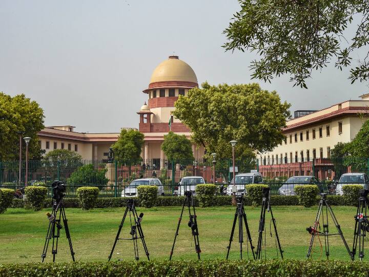 Supreme Court Hearing on Free Schemes Freebies CJI NV Ramana says political parties cannot be prevented making promises ask access to water and electricity be called a freebie Freebies: मुफ्त बिजली-पानी और शिक्षा को क्या फ्रीबीज कहा जा सकता है? - CJI रमना ने किया सवाल