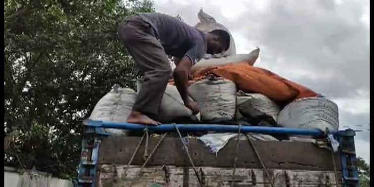 Allegation of coal smuggling under the cover of bags, two smugglers arrested Birbhum News: তুষের বস্তার আড়ালে কয়লা পাচারের অভিযোগ, গ্রেফতার দুই পাচারকারী