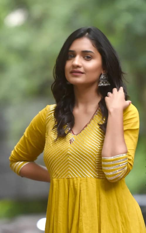 हृतानं नुकतेच तिच्या खास लूकमधील फोटो शेअर केले आहेत.  (Hruta Durgule/Instagram)