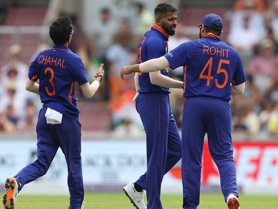 IND vs ENG ODI: शैम्पेन की बरसात के बीच अर्शदीप ने उठाई ट्रॉफी, टीम इंडिया ने ऐसे मनाया जीत का जश्न