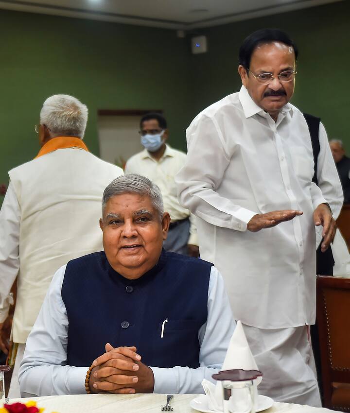 শনিবার জে পি নাড্ডা জানান, কৃষকের ছেলে জগদীপ ধনখড় এনডিএ-র উপরাষ্ট্রপতি পদে প্রার্থী হবেন। ট্যুইটারে প্রধানমন্ত্রী লেখেন, ‘জগদীপ ধনকড় সবসময় কৃষক, যুবক, নারী ও প্রান্তিক মানুষের কল্যাণে কাজ করেছেন। জগদীপ ধনকড়কে আমাদের উপরাষ্ট্রপতি পদপ্রার্থী করতে পেরে আনন্দিত।' ছবি: পিটিআই/গেটি