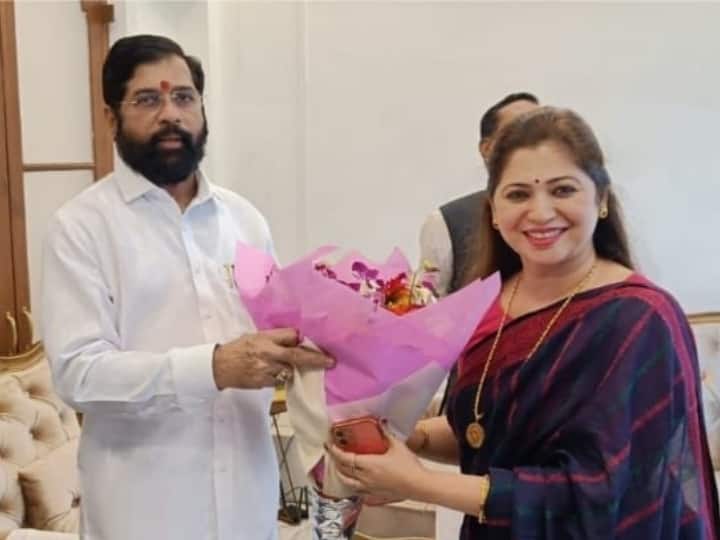 Maharashtra News: 'उद्धव और शिंदे की अगले दो दिन में होगी मुलाकात', शिवसेना के टिकट पर चुनाव लड़ने वाली एक्टर का दावा maharashtra actor deepali sayed claims that cm eknath shinde and uddhav thackeray will meet soon Maharashtra News: 'उद्धव और शिंदे की अगले दो दिन में होगी मुलाकात', शिवसेना के टिकट पर चुनाव लड़ने वाली एक्टर का दावा