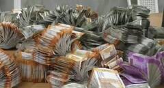 PHOTO : शिर्डीच्या साईचरणी कोट्यवधीचं दान