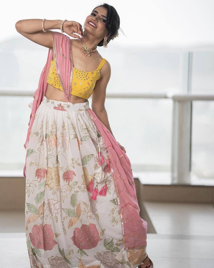 प्रिया आहूजा का ट्रेडिशनल लुक इस बार खूब चर्चा में है. लेटेस्ट फोटो में प्रिया की खूबसूरती देखते ही बन रही है.