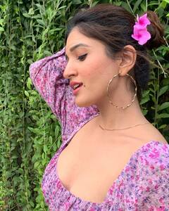 'Anupamaa' की 'किंजल बहू' ने छोटी सी फ्लोरल ड्रेस में बिखेरे जलवे, तस्वीरों में देखें Nidhi Shah का ग्लैमरस अंदाज