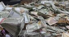 PHOTO : शिर्डीच्या साईचरणी कोट्यवधीचं दान