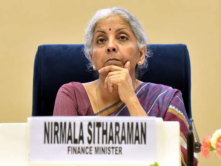 Nirmala Sitharaman chairs meeting on Illegal Loan Apps Action Will Be Taken To prevent operations of Illegal Loan Apps Illegal Loan Apps: वित्तमंत्री ने की गैरकानूनी तरीके से चल रहे लोन Apps को लेकर बड़ी बैठक, इन पर शिंकजा कसने की तैयारी