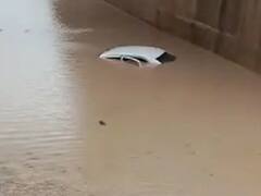 Jaisalmer News: पुल के नीचे बारिश का पानी भरने से डूबी कार, तीनों लोगों ने कांच तोड़कर बचाई अपनी जान