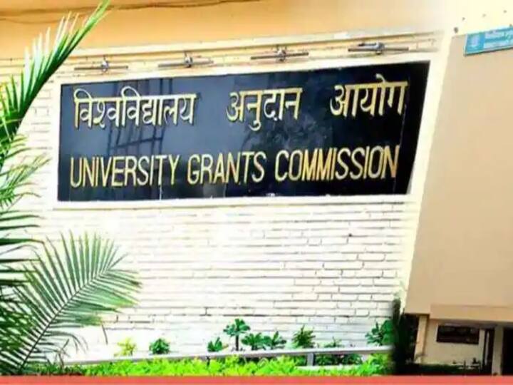 UGC is not considering any proposal to absorb ad-hoc teachers as permanent faculty in central universities  Ministry of Education UGC on Ad-hoc Teachers : తాత్కాలిక ఉపాధ్యాయులను పర్మినెంట్ చేసే ప్రతిపాదన లేదు, తేల్చేసిన కేంద్రం