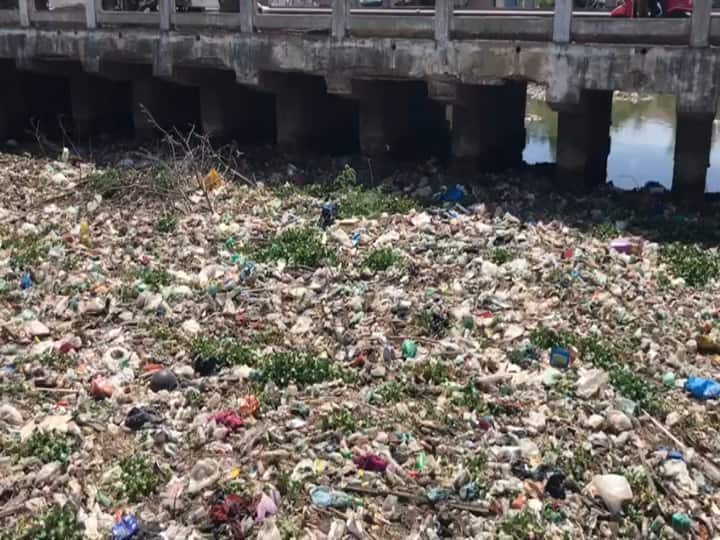 Thoothukudi garbage channel waste stream- plastic wastes mixed in the sea தூத்துக்குடியில் குப்பை கால்வாயாகும் கழிவு நீரோடை- கடலில் கலக்கும் பிளாஸ்டிக் கழிவுகள்