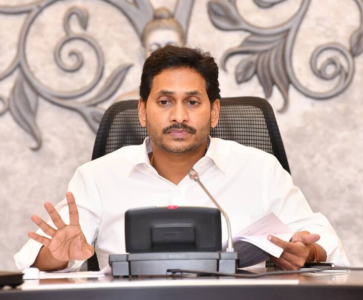 ఆంధ్రప్రదేశ్ లో వరదలపై ముఖ్యమంత్రి వైఎస్‌ జగన్‌మోహన్‌ రెడ్డి సమీక్ష సమావేశం నిర్వహించారు.