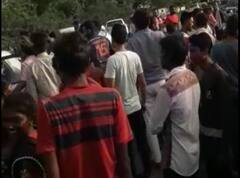 SURAT: કાર ચાલકે બાઈકને અડફેટે લેતા ક્લાર્કનું મોત, 4 વર્ષના બાળકની હાલત ગંભીર