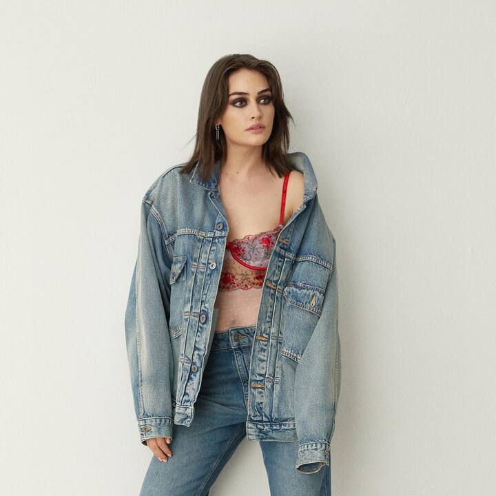 इस सीरीज में लीड हलीमा सुल्तान का किरदार निभाने वाली एक्ट्रेस इसरा बिलिच के अभिनय को भी खूब सराहा गया है.