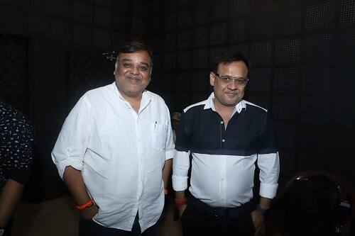 নাকি দুজনকে লক্ষ্য পূরণ করতে একে অন্যের সাহায্য নিতে হবে। পরতে পরতে রহস্য, দাবার চাল, অলীক স্বপ্ন ছুঁতে চাওয়া এক পুলিশ অফিসার এবং এক কিশোরের আখ্যান নিয়েই গল্প 'জনি বনি'।