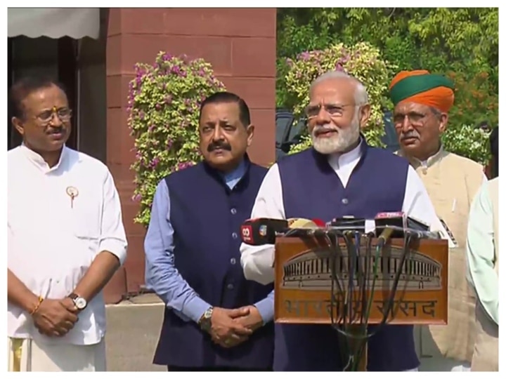 Holding umbrella by self, PM Modi addresses media in rain ahead of monsoon  session of parliament