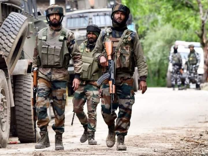 Jammu and Kashmir Grenade blast in Jammu and Kashmir Poonch Army captain and JCO martyred 5 jawans injured Jammu and Kashmir: जम्मू-कश्मीर के पुंछ में ग्रेनेड ब्लास्ट, सेना के कप्तान और JCO शहीद, 5 जवान घायल