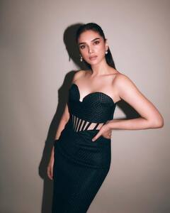 Aditi Rao Hydari : अदिती राव हैदरीचा क्लासी अंदाज, पाहा फोटो!