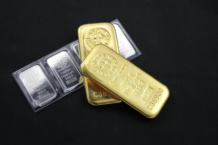 gold rate today gold and silver price in on 23 july 2022 gold and silver rate down today marathi news Gold Rate Today : सणवाराच्या मुहूर्तावर सोन्या-चांदीच्या दरात घसरण सुरु; ग्राहकांना सोनं खरेदीची उत्तम संधी!