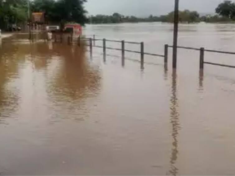 Panchaganga river has started to recede and on Monday evening Kolhapur Rain Update : पावसाने विश्रांती घेतल्याने पंचगंगा नदीतील पाणी ओसरू लागले
