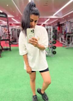 Meera Jasmine: மீரா ஜாஸ்மின் கலக்கல் ஜிம் கிளிக்குகள்..!