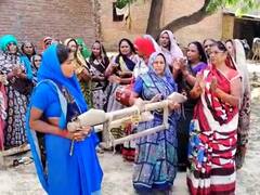 Kanpur News: बारिश के लिए ग्रामीण महिलाएं कर रही नए-नए जतन, इंद्र देवता को खुश करने के लिए चला रही खेतों में हल