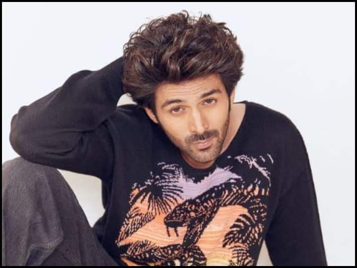 Kartik Aryan First Car: कार्तिक आर्यन ने 60 हजार रुपए में ली थी पहली कार, बताया- 'बारिश में टपकता था पानी..' Kartik Aaryan reveals that he bought a ‘third-hand’ car for Rs 60k after first few films Kartik Aryan First Car: कार्तिक आर्यन ने 60 हजार रुपए में ली थी पहली कार, बताया- 'बारिश में टपकता था पानी..'