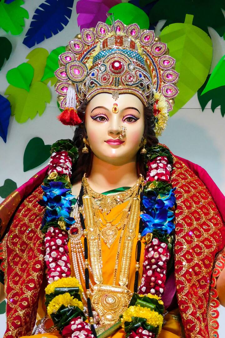 হনুমানজিকে জুঁই তেল ও ফুল নিবেদন করলে বজরঙ্গবলী প্রসন্ন হতেন। এতে ঘরে সুখ, শান্তি ও সমৃদ্ধি বজায় থাকে।