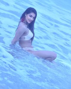 Namrata Malla Bikini Look: व्हाइट बिकिनी में नम्रता मल्ला ने दिए सिजलिंग पोज, तस्वीरें देख फैन्स के छूटे पसीने