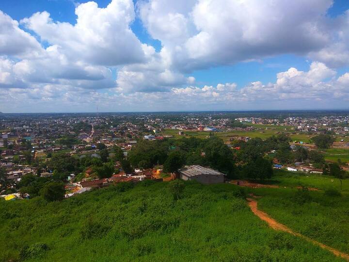 इसी वजह से लोग यहां फैमिली और दोस्तों के साथ समय बिताना पसंद करते हैं. अभी सावन के महीने में ऑक्सिजन पार्क की खूबसूरती में निखार आ गया है.