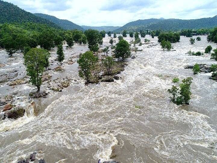 Kaveri dam opened and currently water level has risen upto  1,10,000 cubic feet நிரம்பிய கர்நாடக அணைகள் - தமிழகத்திற்கு  உபரி நீர் வினாடிக்கு 75,641 கன அடியாக நீர்திறப்பு