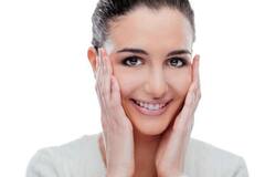 Skin Care : चेहरा तजेलदार होण्यासाठी घरातील 'या' वस्तू वापरून पाहा, परिणाम पाहून चकित व्हाल