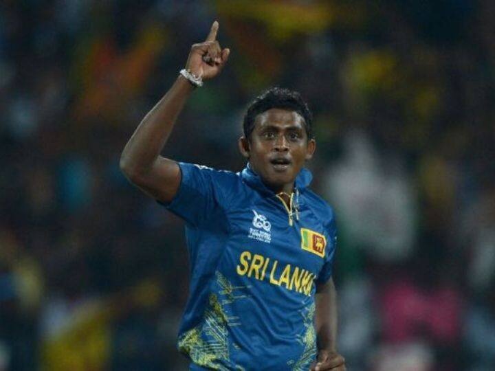 প্রাক্তন লঙ্কা স্পিনার অজন্তা মেন্ডিসও রয়েছেন এই তালিকায়। জিম্বাবোয়ের বিরুদ্ধে ২০১২ টি-টোয়েন্টি বিশ্বকাপে ৮ রান দিয়ে ৬ উইকেট তুলে নিয়েছিলেন তিনি।