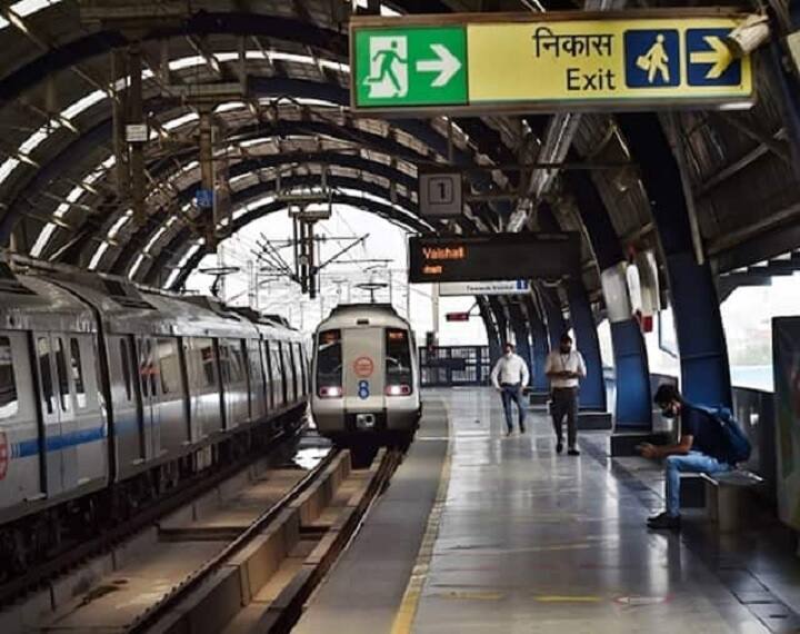 Delhi metro news Delay in services from Indraprastha to Yamuna Bank dmrc today update Delhi Metro News: दिल्ली मेट्रो के ब्लू लाइन पर सेवाएं पर मेट्रो सर्विस में आई दिक्कत, DMRC ने दी ये जानकारी