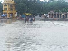 In Pics: मध्य प्रदेश में बारिश ने बढ़ाई मुसीबत, जान हथेली पर रखकर उफनती नदी पार कर रहे लोग, देखिए हैरान कर देने वाली तस्वीरें