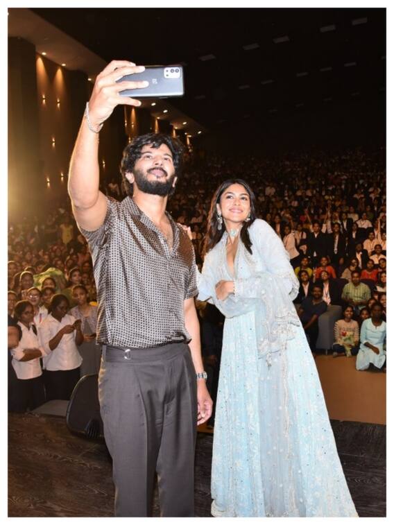 'సీతారామం' సాంగ్ లాంచ్ లో దుల్కర్, మృణాల్!