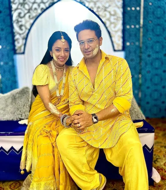 ਇਨ੍ਹੀਂ ਦਿਨੀਂ ਸ਼ੋਅ 'ਚ ਚੱਲ ਰਹੇ ਟ੍ਰੈਕ 'ਚ ਅਨੁਜ ਅਤੇ ਅਨੁਪਮਾ ਨੇ ਇਕ ਬੇਟੀ ਨੂੰ ਵੀ ਗੋਦ ਲਿਆ ਹੈ, ਜਿਸ ਕਾਰਨ ਸ਼ਾਹ ਪਰਿਵਾਰ ਅਤੇ ਕਪਾਡੀਆ ਪਰਿਵਾਰ ਦੋਵੇਂ ਹੀ ਅਨੁਜ ਅਤੇ ਅਨੁਪਮਾ ਦੇ ਖਿਲਾਫ ਨਜ਼ਰ ਆ ਰਹੇ ਹਨ।