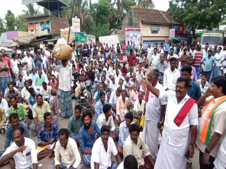 தடையின்றி பருத்தி கொள்முதல் - மயிலாடுதுறையில் விவசாயிகள் தீடீர் சாலைமறியல்