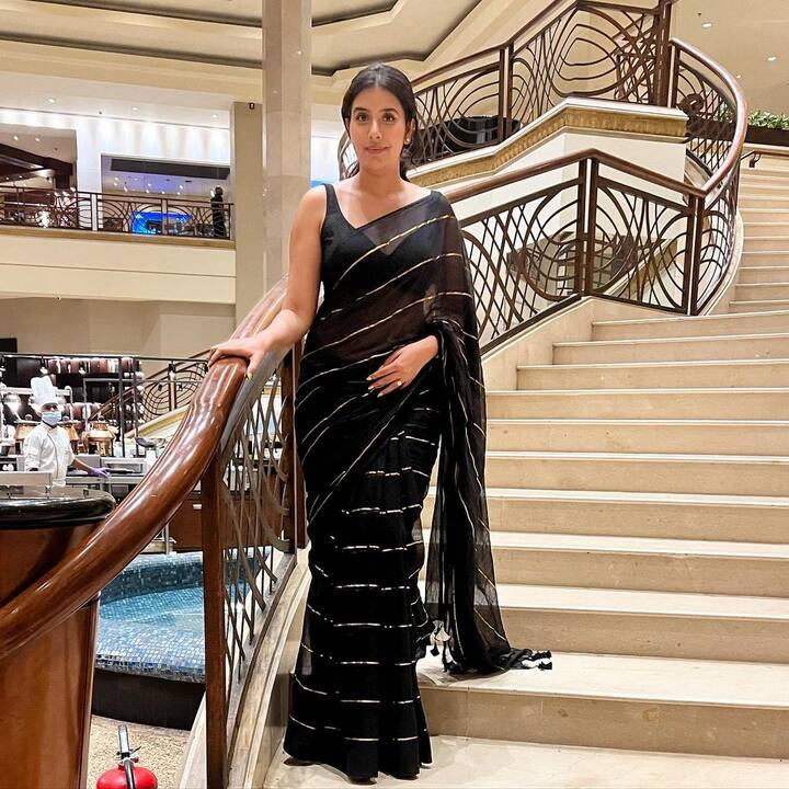 इसी बीच चारू असोपा ने अपनी ननद सु्ष्मिता सेन संग अपने बॉन्ड पर बात की है.  एक्ट्रेस ने कहा, 'सुष्मिता दीदी बहुत शानदार इंसान हैं, वो शानदार एक्टर भी हैं'.