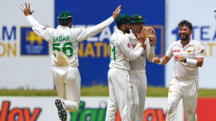 Yasir Shah's stunning delivery dismiss Kusal Mendis reminds ball of the century SL vs PAK 1st Test Yasir Shah: লেগ স্পিনে মেন্ডিসকে কুপোকাত করে 'বল অফ দ্য সেঞ্চুরির' স্মৃতি ফেরালেন ইয়াসির