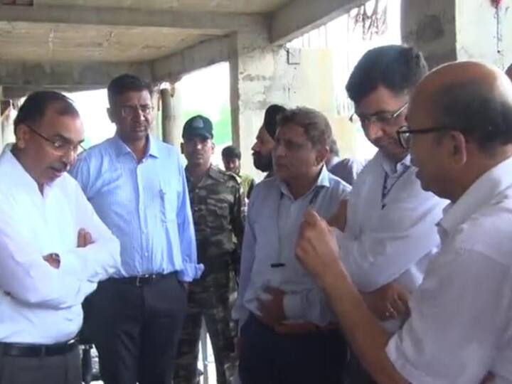 Indore ACS Suleman expressed displeasure over lack of design of district hospital ANN Indore News: जिला हॉस्पिटल की डिजाइन में कमी पर एसीएस सुलेमान ने जताई नाराजगी, इमरजेंसी वार्ड को लेकर दिए निर्देश